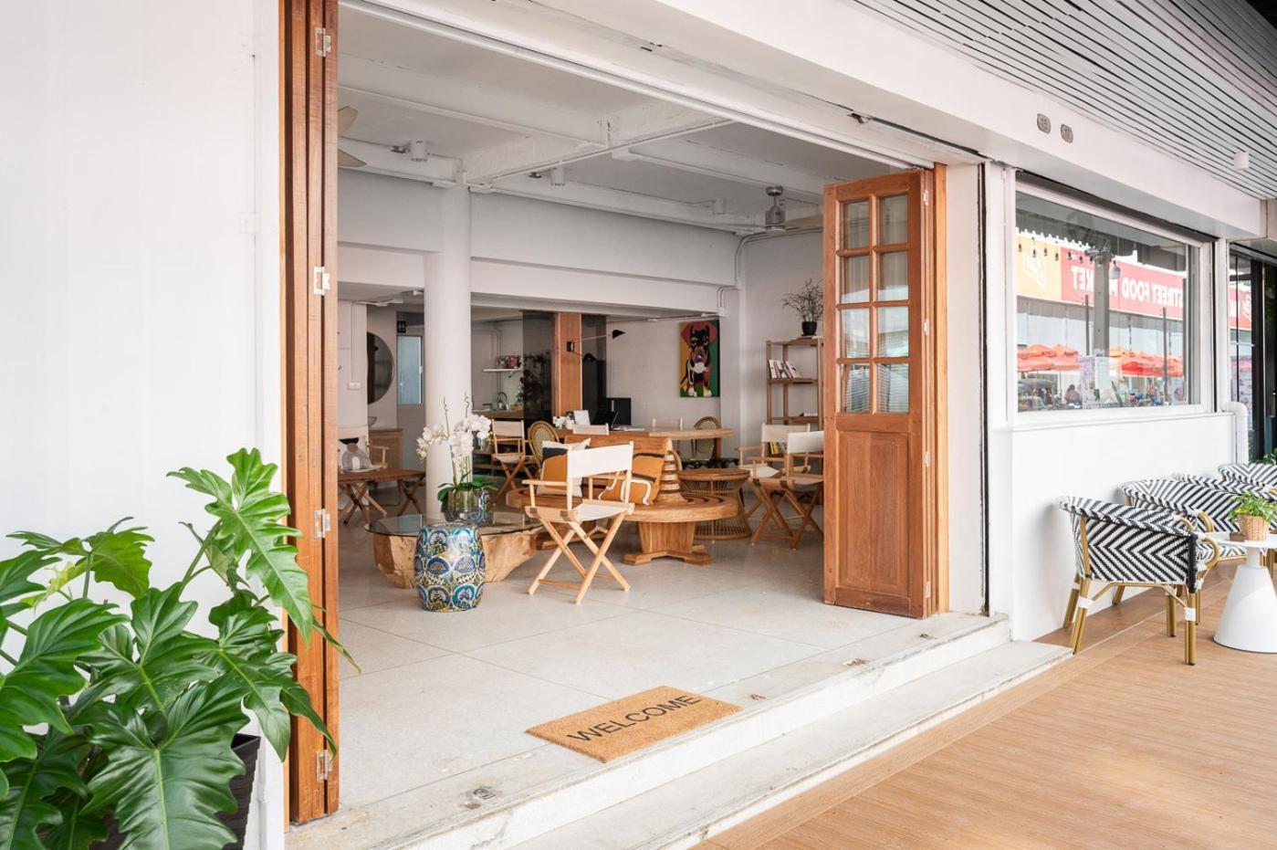 Hostel Unplugged @ Bangrak Bangkok Exterior foto