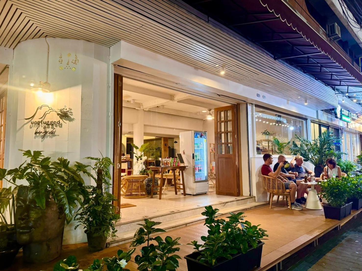 Hostel Unplugged @ Bangrak Bangkok Exterior foto
